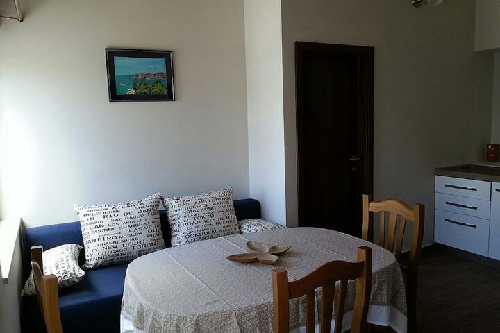 Room 35 of 98