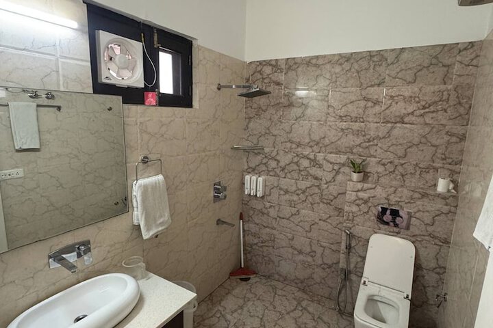 Room 16 of 30