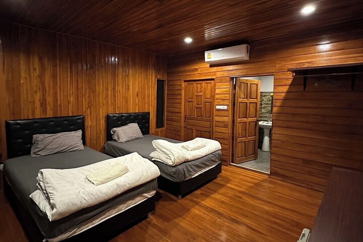 Room 13 of 65