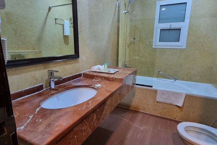 Room 16 of 19