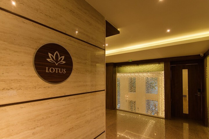 Ballroom/Hall 69 of 79