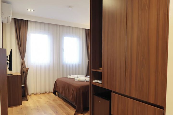 Room 26 of 98