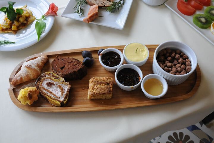 Breakfast/Coffee Service 67 of 118