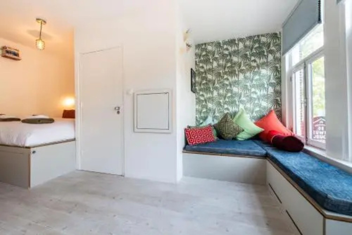 Room 2 of 7