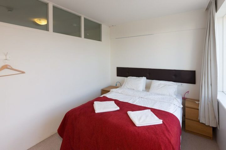 Room 5 of 76