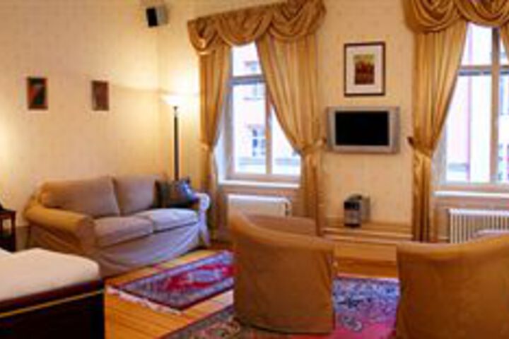 Room 7 of 28