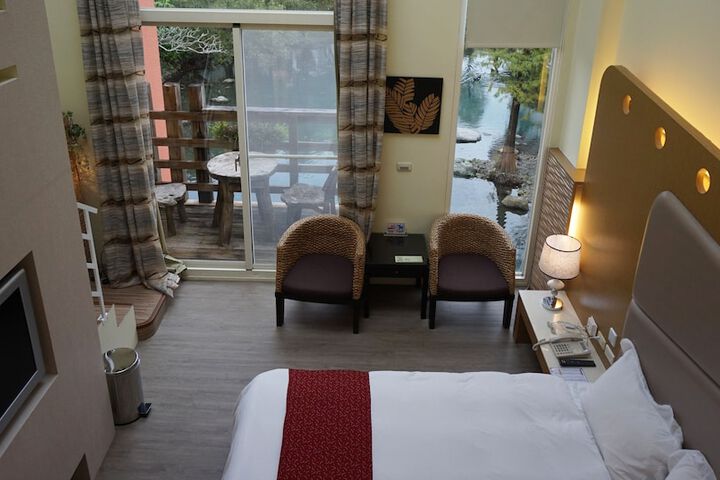 Room 17 of 185