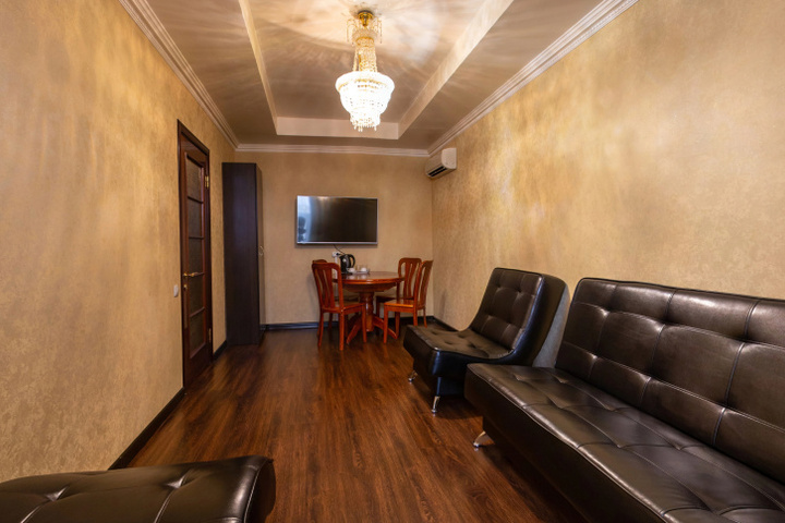 Room 13 of 22