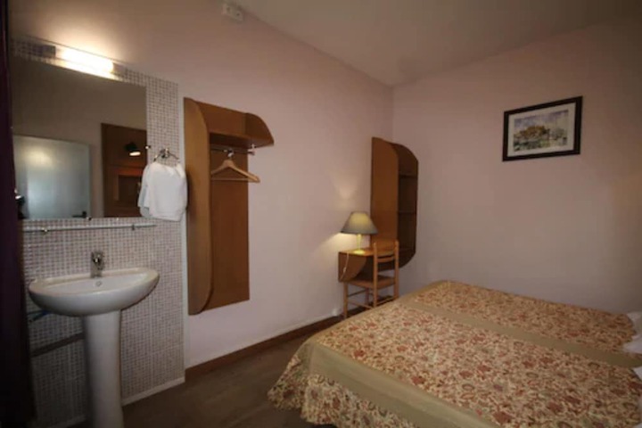 Room 34 of 64