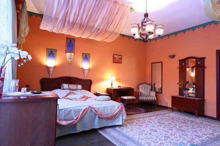 Room 14 of 33