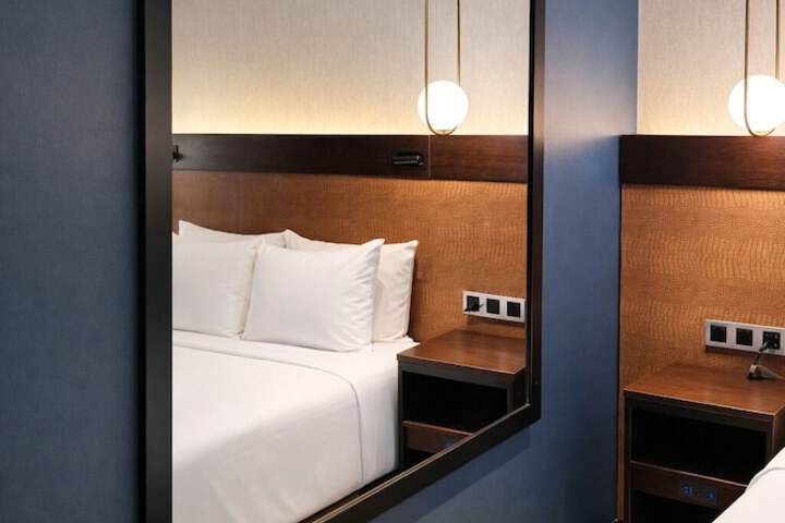 Room 19 of 40