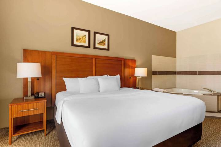 1 King Bed (12 of 13)