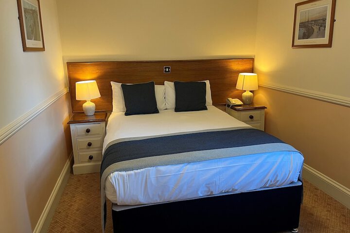 Room 16 of 28