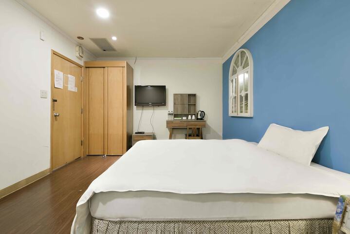 Room 32 of 49