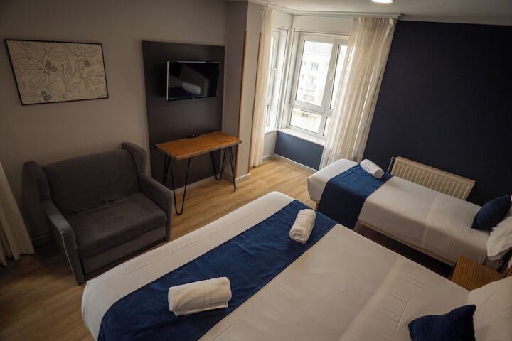 Room 7 of 19