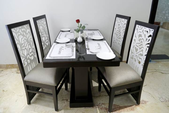Dining 18 of 25