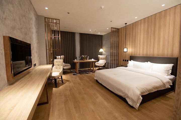 Room 12 of 20