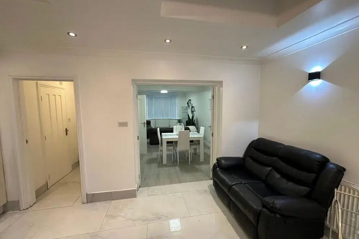 Room 2 of 17