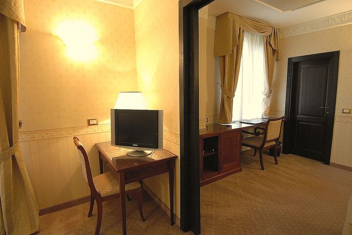 Room 14 of 38
