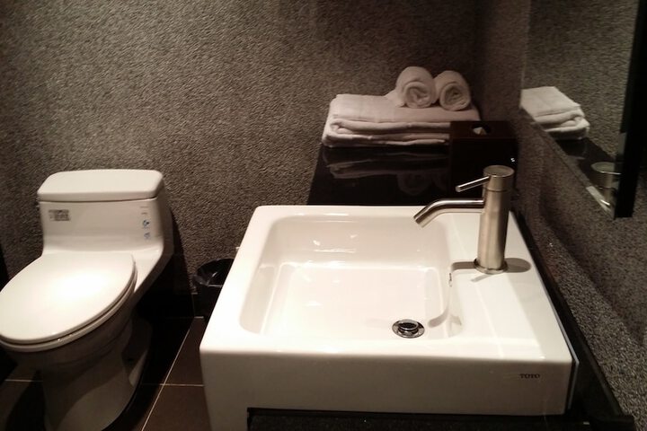 Room 50 of 106