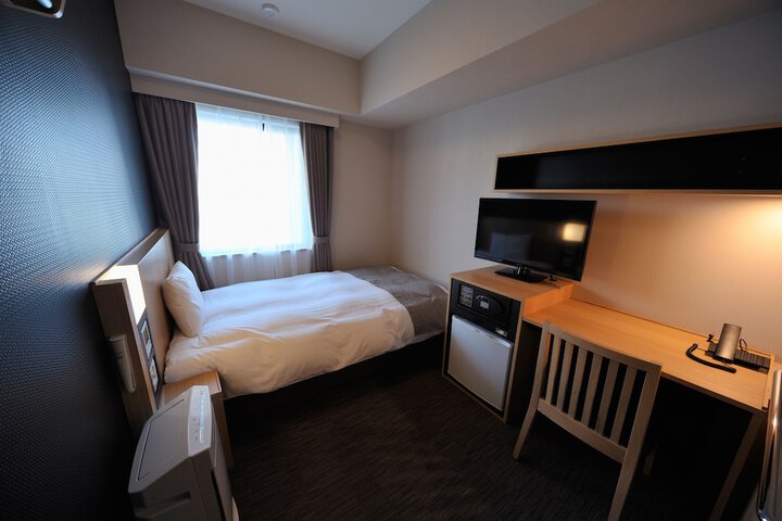 Room 12 of 144