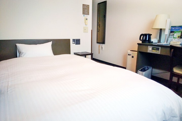Room 6 of 27