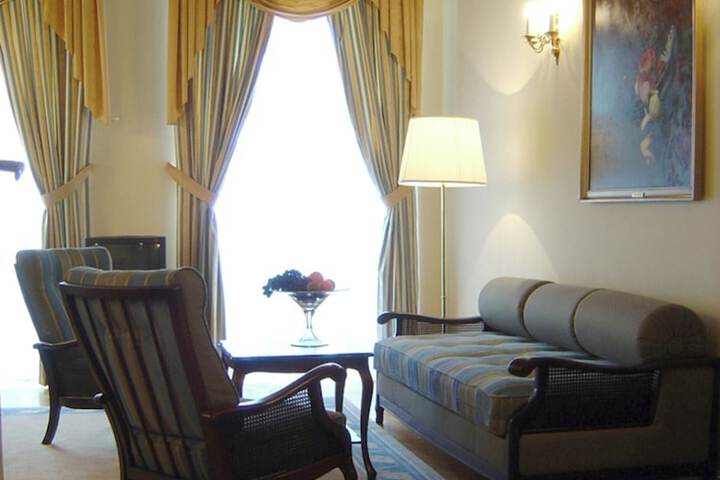 Room 53 of 80