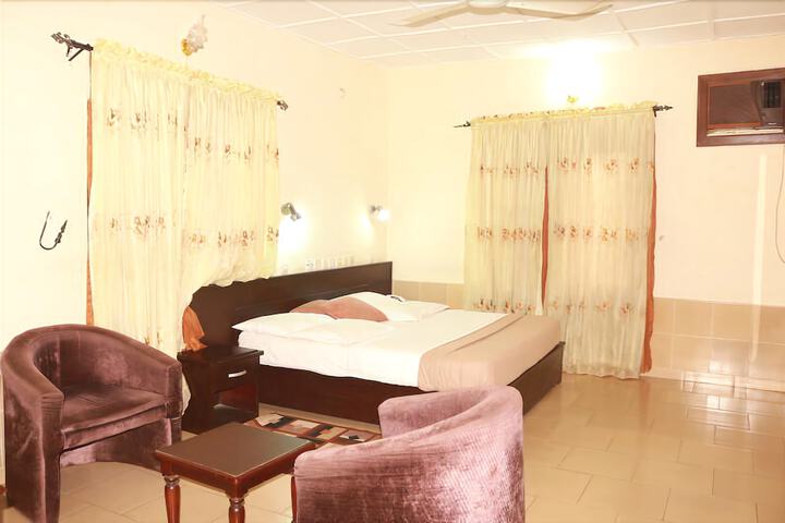 Room 4 of 15