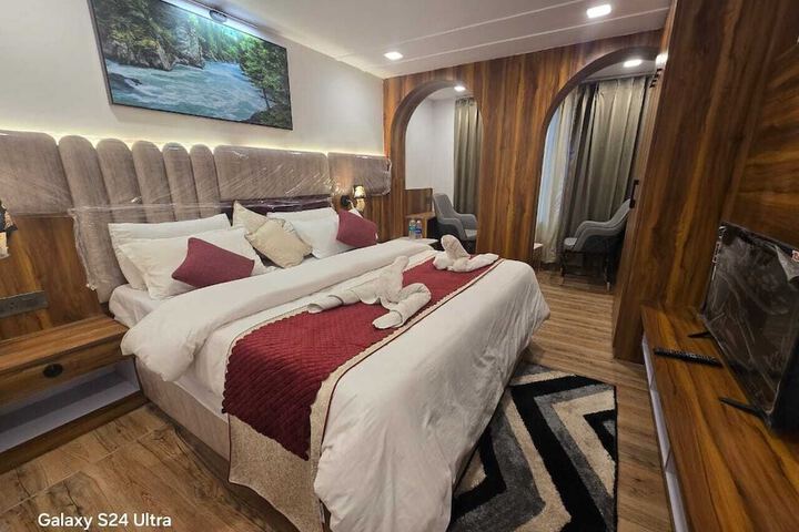 Room 2 of 17