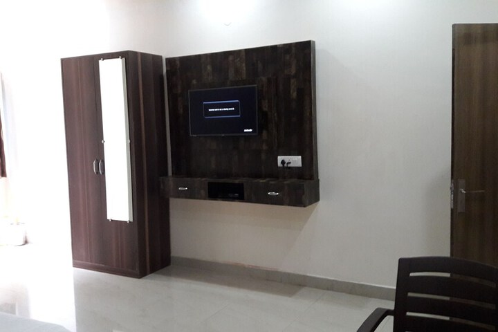 Room 12 of 40