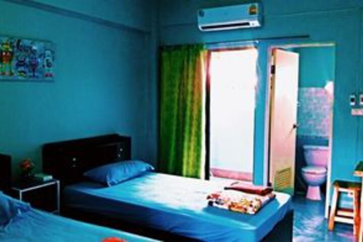 Room 27 of 106