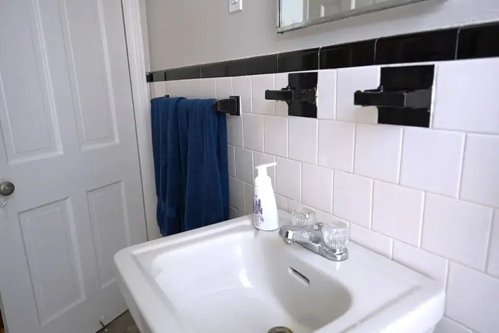 Room 6 of 22