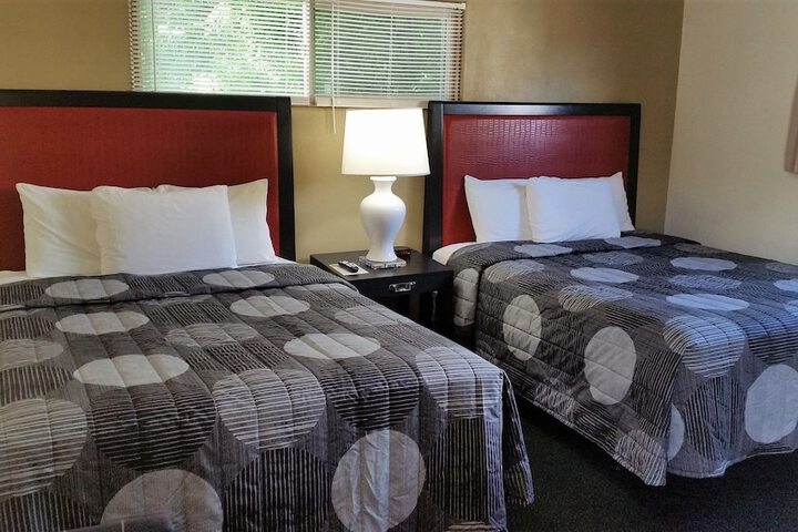 2 Double Beds (9 of 9)