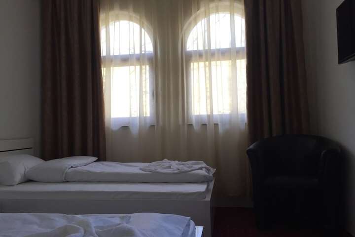Room 4 of 50