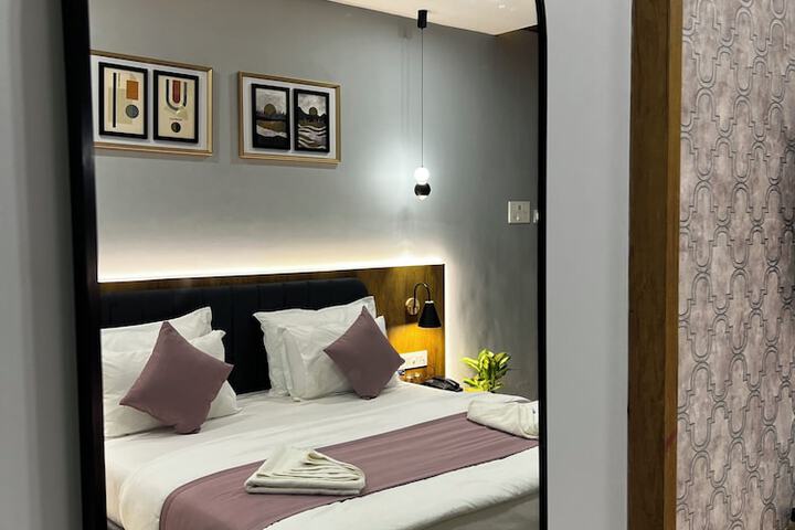 Room 5 of 7