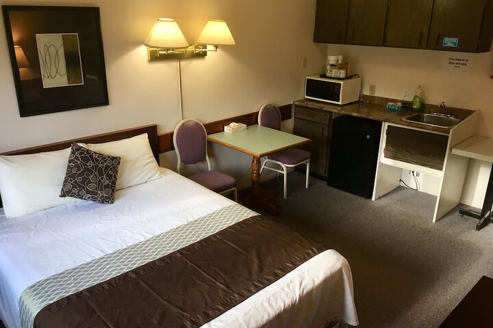 Room 10 of 101
