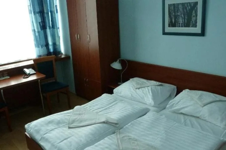 Room 4 of 25
