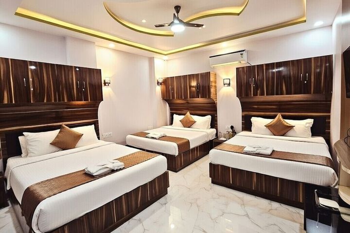 Room 4 of 6
