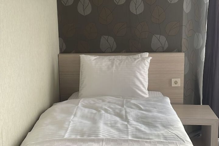 Room 6 of 24