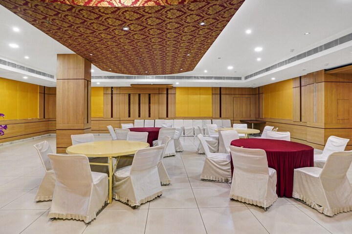 Ballroom/Hall 34 of 38