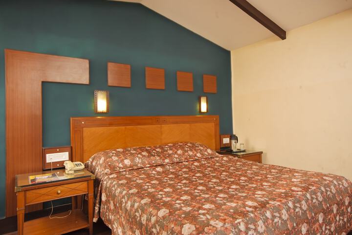 Room 11 of 28