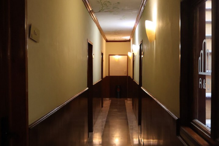 Ballroom/Hall 15 of 20