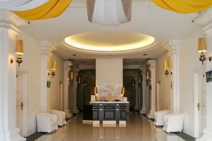 Hotel Interior 4 of 36