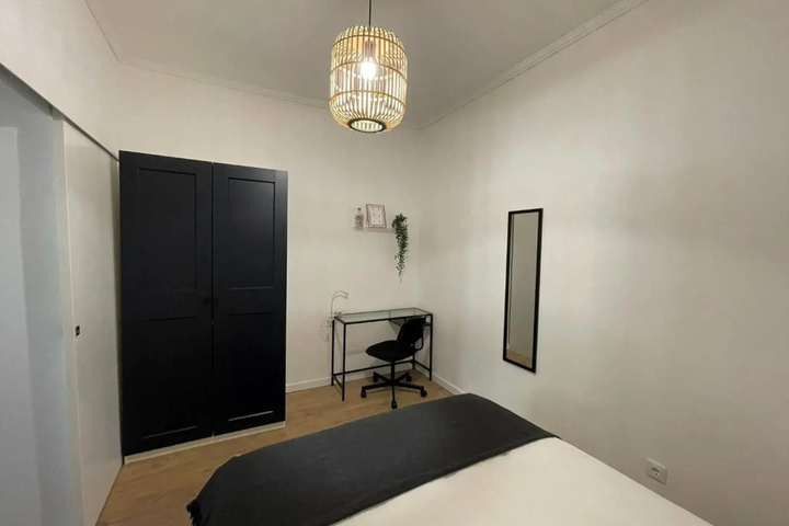 Room 4 of 11