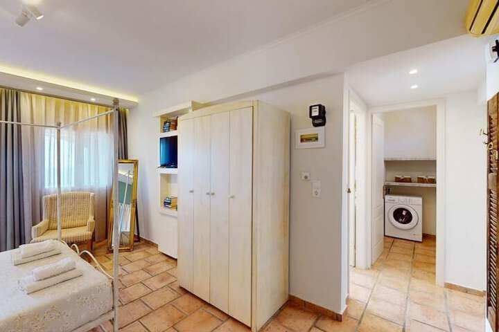 Room 19 of 84