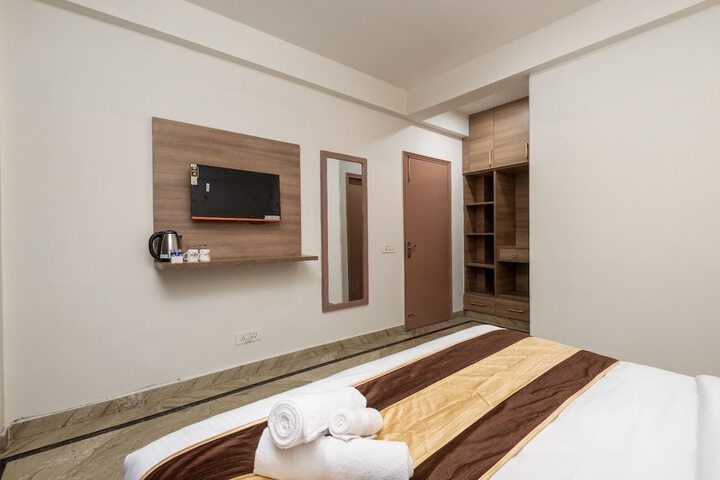 Room 14 of 32