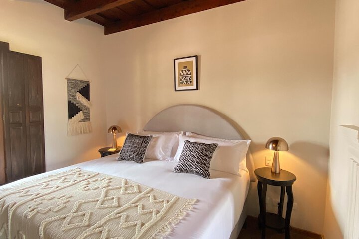 Room 4 of 74