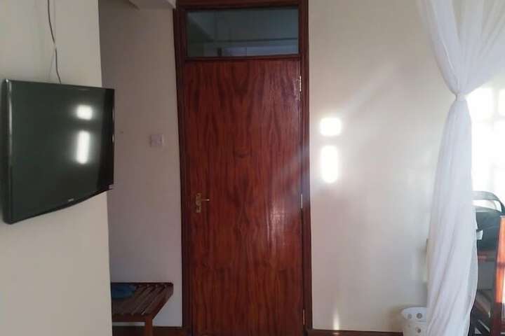 Room 6 of 32
