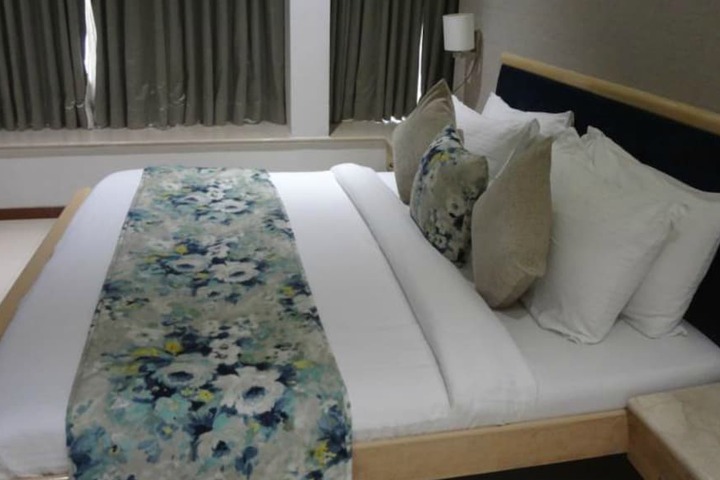 Room 6 of 44