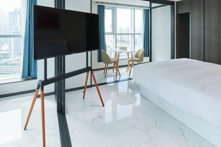 Room 18 of 51